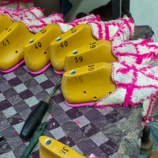 Patrones de alfombras en moldes de calzado Leke’s 