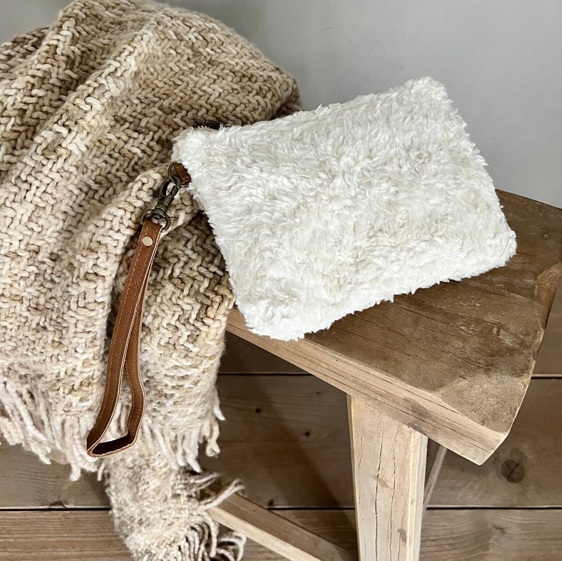 Teddy Clutch - Leke's